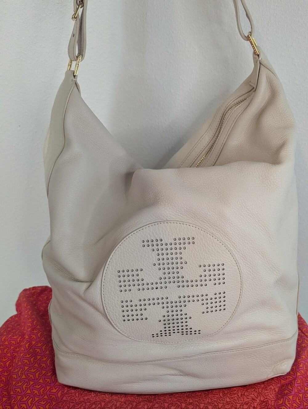 Tory Burch Kipp Hobo Bag Ivory Dust Pebbled Leather Gold Hardware